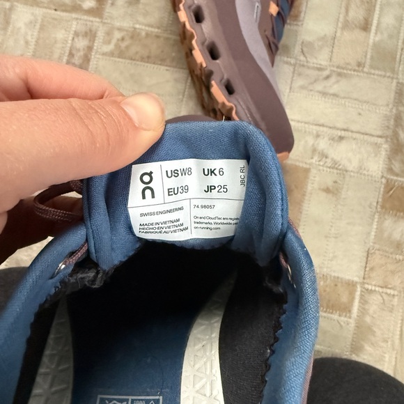 On Cloudvista Waterproof Trail Running Shoe Zinc/Grape - women’s size 8 - Picture 6 of 6